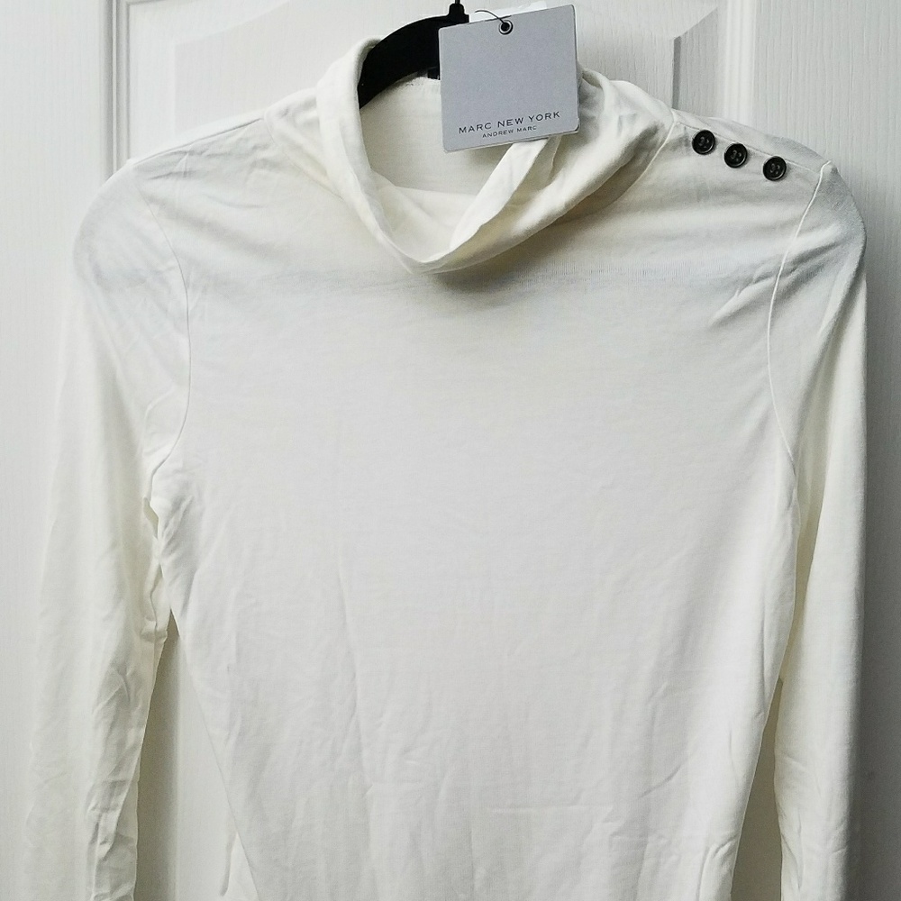 🌟🆕Andrew Marc White Turtleneck Top